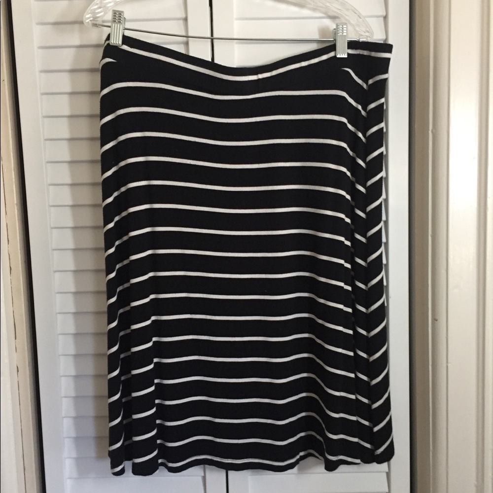 Knee-length Black & White Stripe Skirt - Ava & Viv